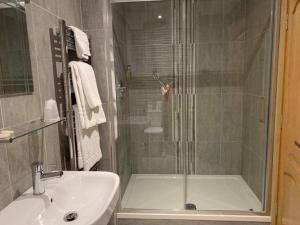 Koupelna v ubytování Victoria Hotel