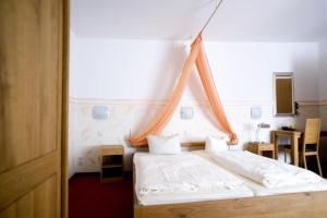 Postel nebo postele na pokoji v ubytování Hotel Flora