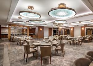 Um restaurante ou outro lugar para comer em Mövenpick Hotel & Thermal Spa Bursa