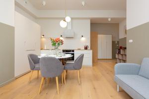 Kuchyňa alebo kuchynka v ubytovaní Apartments Warsaw Gagarina by Noclegi Renters