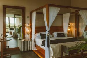 Postel nebo postele na pokoji v ubytování Jashita Hotel
