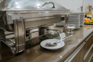 Kuchyň nebo kuchyňský kout v ubytování Hotel Masseilot