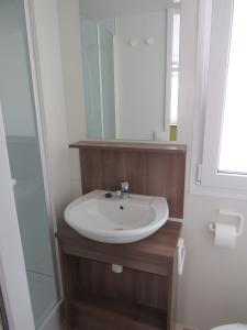 a bathroom with a sink and a mirror at Camping Mia Bungalow & Mobile Home in Biograd na Moru +26 photos