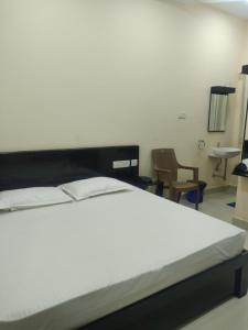 Ліжко або ліжка в номері SRI VIGNESH RESIDENCY