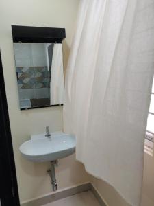 Ванна кімната в SRI VIGNESH RESIDENCY