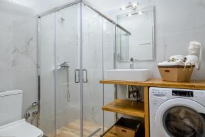 Koupelna v ubytování Orea Homes