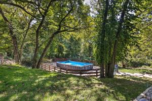 Galeriebild der Unterkunft Secluded Florissant Home with Private Hot Tub! in Florissant