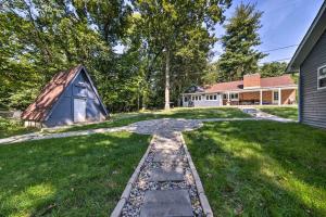 Galeriebild der Unterkunft Secluded Florissant Home with Private Hot Tub! in Florissant