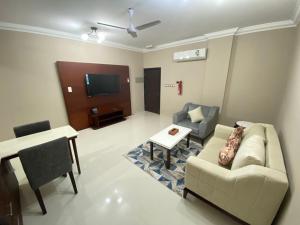 Royal Land Deluxe Suites رويال لاند للأجنحة الفاخرة的电视和/或娱乐中心