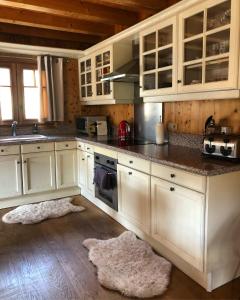 صورة لـ Alpine Retreat with Mont Blanc View, Chamonix, private parking في شامونيه مون بلان +35 صورة