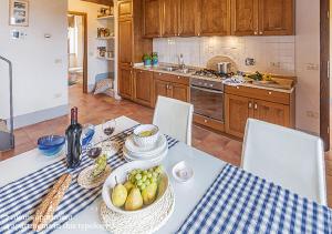 A kitchen or kitchenette at Borgo Solario