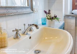 A bathroom at Borgo Solario