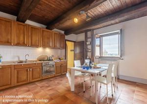 A kitchen or kitchenette at Borgo Solario