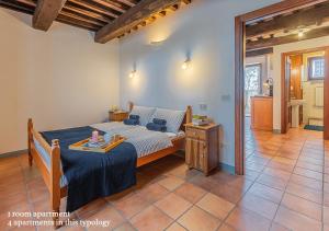 Tempat tidur dalam kamar di Borgo Solario