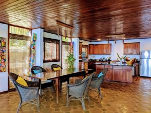 a kitchen with a dining room table and chairs at Shankton Tower in El Gigante