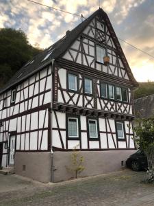 a black and white building with at Schöne Ferienwohnung Burgruine Fachwerkhaus in Bacharach