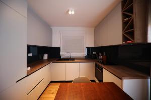 Kuchyň nebo kuchyňský kout v ubytování Apartmani Diklo