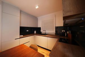 Kuchyň nebo kuchyňský kout v ubytování Apartmani Diklo