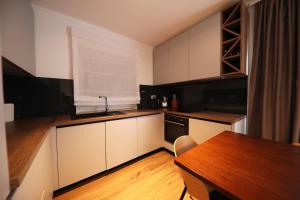 Kuchyň nebo kuchyňský kout v ubytování Apartmani Diklo