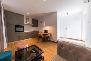 Kuchyň nebo kuchyňský kout v ubytování Apartmani Diklo