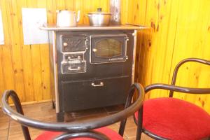 Chalé na Serra Gaúcha, em Picada Café!!的厨房或小厨房
