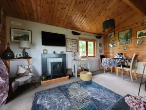 Gallery image of Cosy wood cabin in rural area near national park in Cumnock