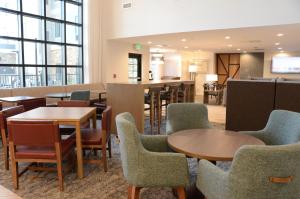 Saló o bar de Staybridge Suites Nashville SE - Murfreesboro, an IHG Hotel