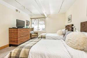 En eller flere senger på et rom på Standard 2 Bedroom - Aspen Alps #206
