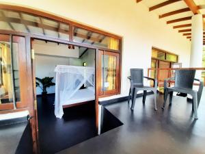 Letto o letti in una camera di Sunstyle Mirissa Guest House