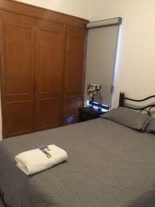 Postel nebo postele na pokoji v ubytování Suites Cervantes