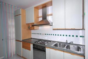 Cucina o angolo cottura di Apartments Bianco Nero Lignano Sabbiadoro - IVN01493-CYA