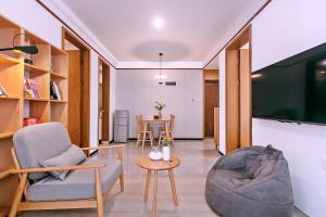 TV a/nebo společenská místnost v ubytování Mayu Valley Hot Spring Homestay