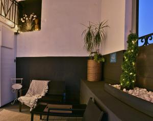 Khu vực ghế ngồi tại Le LOFT, MoonLOVE, Jacuzzi et sauna privatifs sur terrasse, 120m2