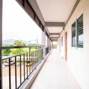 Balkón nebo terasa v ubytování Ek Residence Banchang City