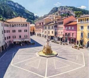 a town with a fountain in the middle of a street at La Lucciola Albergo Ristorante in Tagliacozzo