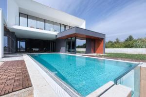 Bazén v ubytovaní Vila Mediterraneo alebo v jeho blízkosti