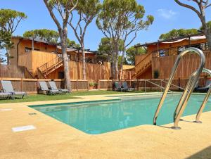 The swimming pool at or close to Apartamentos Biopasivos Living Pura Madera