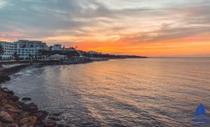 a view of the beach at sunset at Marina Cap Monastir- Appart'Hôtel in Monastir