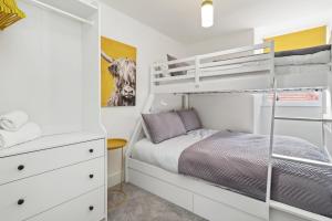 Lliteres en una habitació de SkyView Eastbourne 24