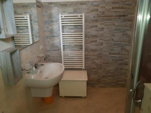 a bathroom with a sink and a toilet and a mirror at Top bedroom GOLFO - Le Lincelle, Lamezia - 2 extra large single beds in SantʼEufemia Lamezia