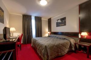 Postel nebo postele na pokoji v ubytování Hostellerie St Vincent