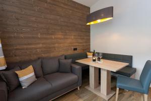 a living room with a couch and a table at Appartement Fersterer/Schönblick in Maishofen