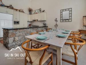 Köök või kööginurk majutusasutuses On The Run 4 Penthouse