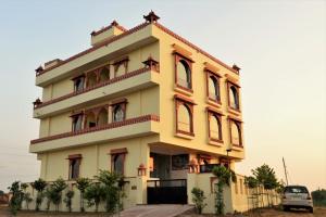 a large white building with a large window at Omak Tiger Seven in Sawāi Mādhopur