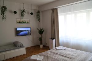 Postel nebo postele na pokoji v ubytování Charles Square Apartments