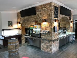 The lounge or bar area at Termál Apartmanház