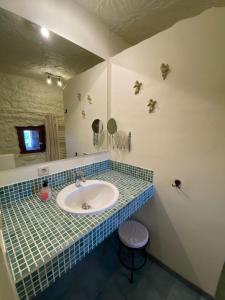 Ένα μπάνιο στο B&B Maison des Etoiles Chambre d'hôtes Adult Only