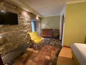 B&B Maison des Etoiles Chambre d'hôtes Adult Only的电视和/或娱乐中心