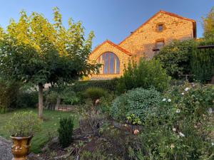 B&B Maison des Etoiles Chambre d'hôtes Adult Only外面的花园