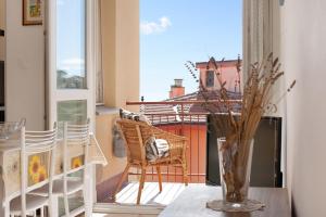 Balkon lub taras w obiekcie Bilocale Corosu con 2 balconi